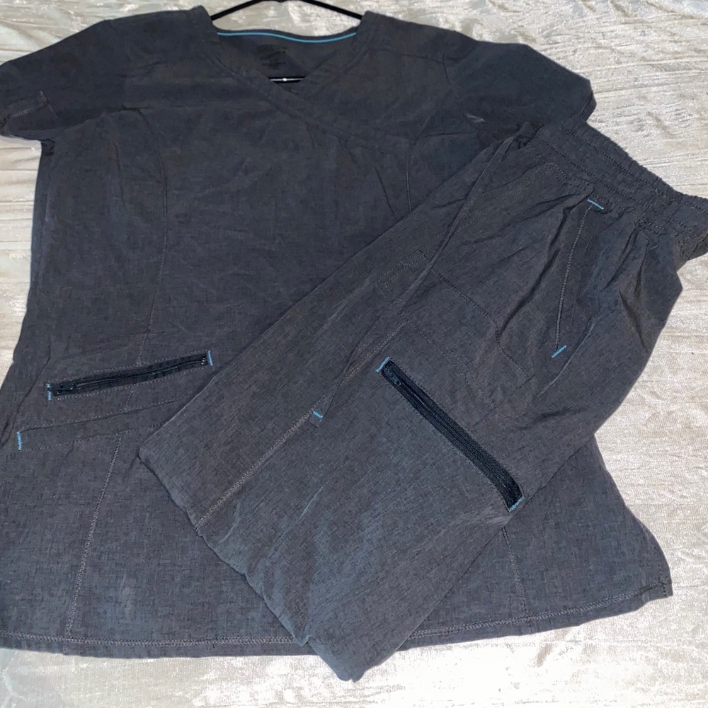 Gray scrub set! Worn a few times. Super comfy.